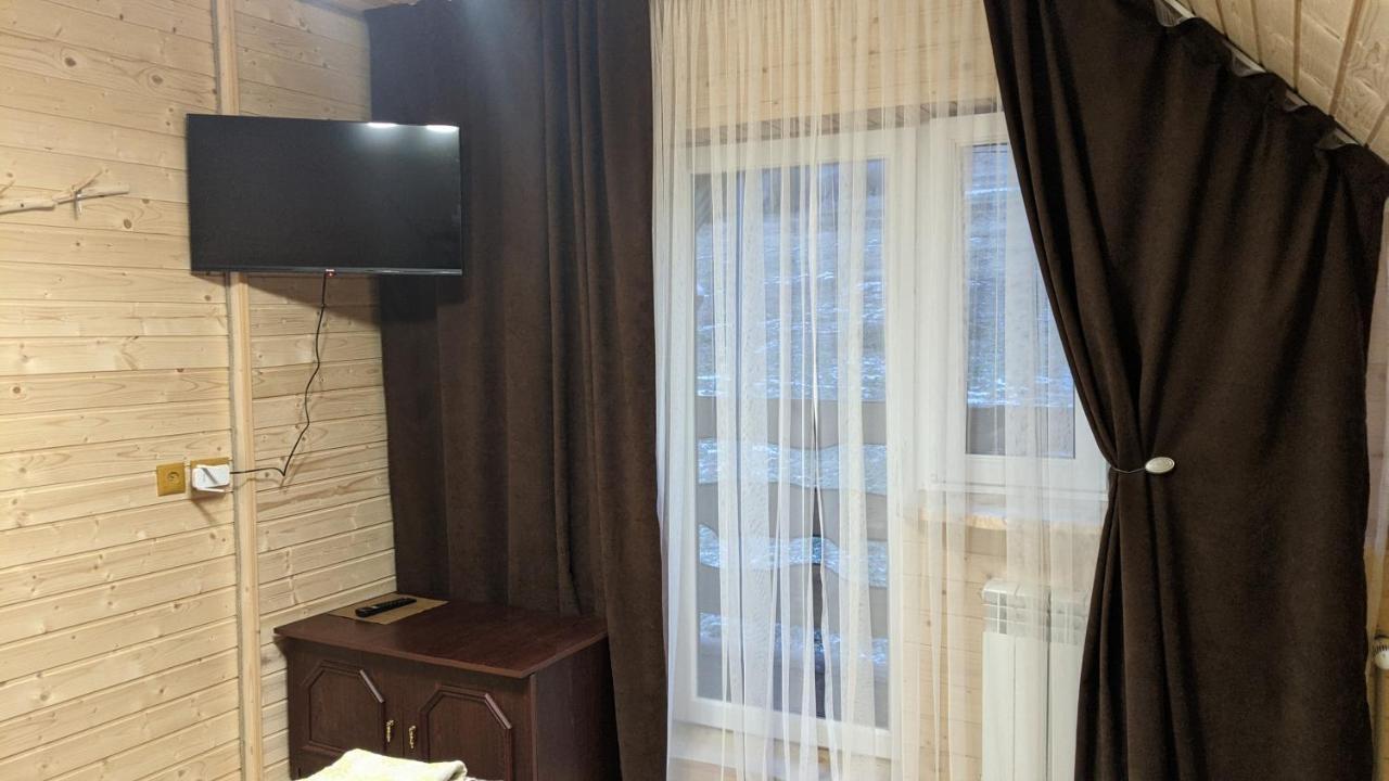 Gostynna Rodyna Hotel อีสกี ภายนอก รูปภาพ